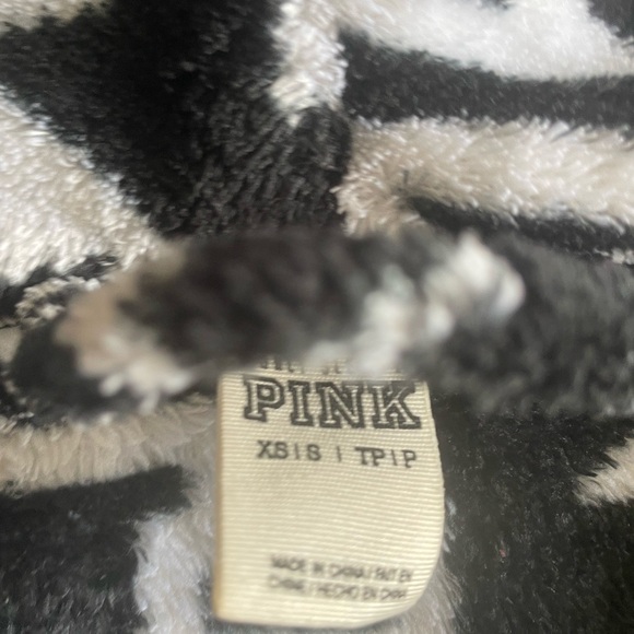 Pink Victoria’s Secret plush robe - Picture 6 of 12